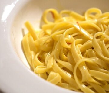 Fettuccine alfredo in a bowl.