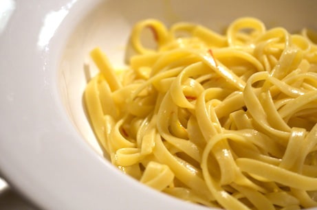 Fettuccine alfredo in a bowl.