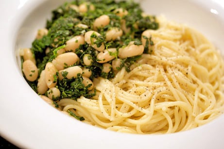 Pasta with white beans and spinach.