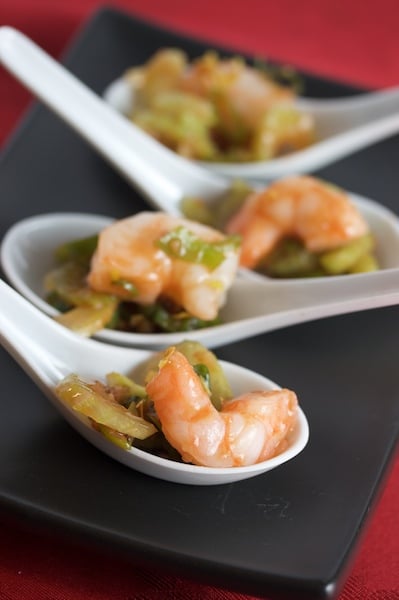 Shrimp in appetizer spoons.