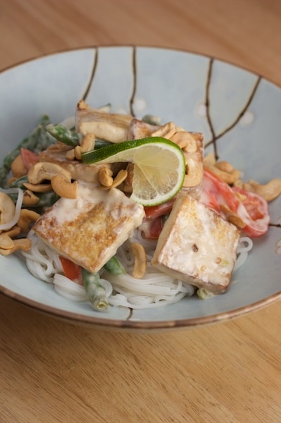 Tofu with vegetables over rice noodles.