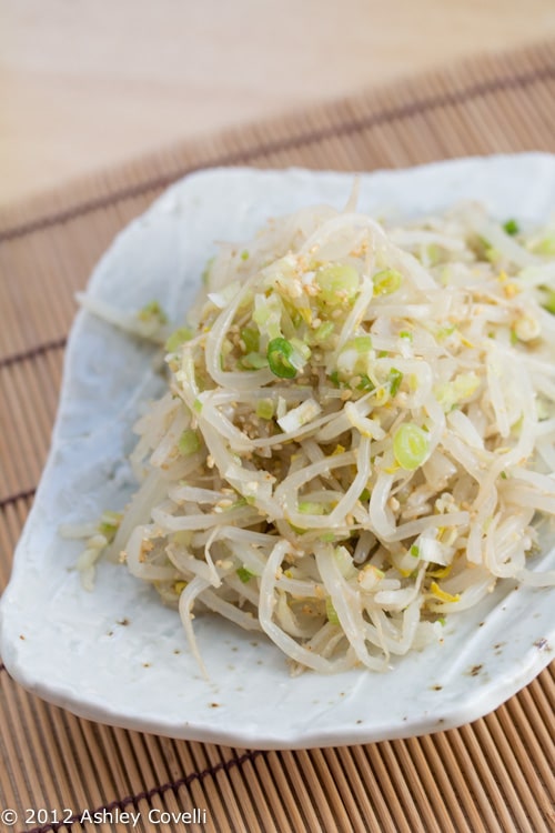 Kong Namul (Seasoned Bean Sprouts)