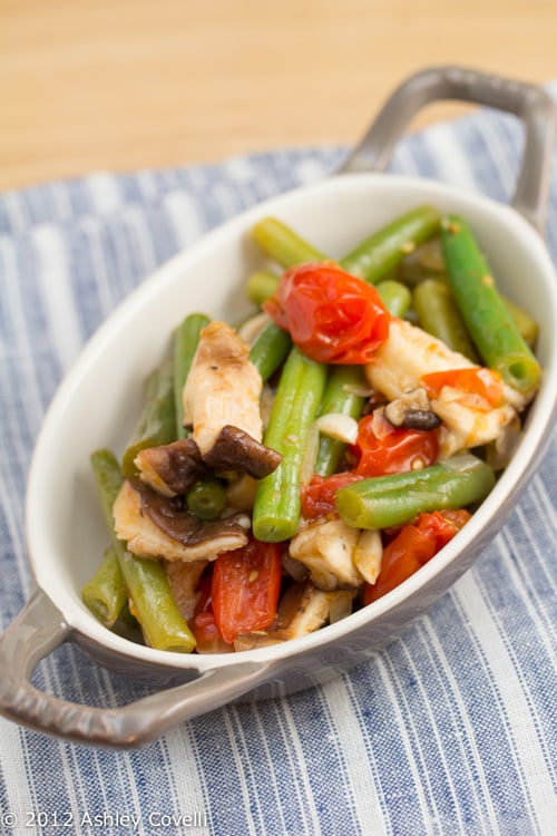 Green beans with tomatoes and shiitake mushrooms.