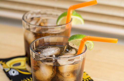 Cola cocktails garnished with lime wedges.