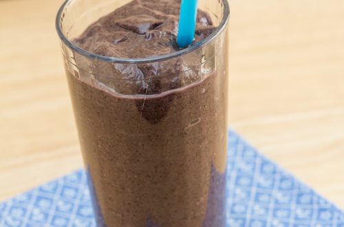 Wild Blueberry, Kiwi, Coconut, Kale and Avocado Smoothie