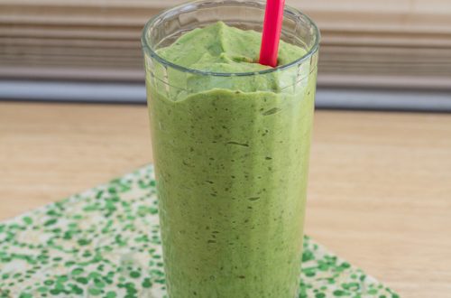 Peach, Avocado, Kale and Date Green Smoothie