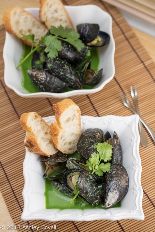 Mussels in a Coconut Chile Sauce (Thisri Kooman)