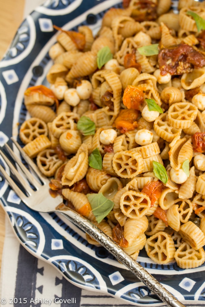 Balsamic Roasted Tomato Caprese Pasta Salad