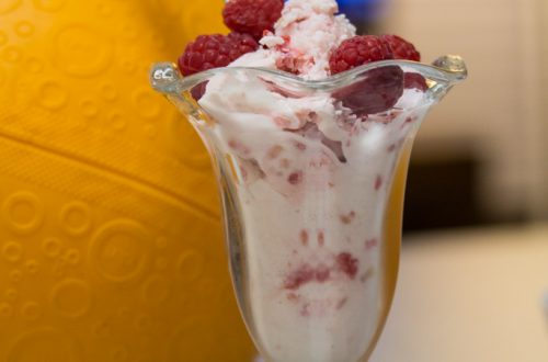 3 Ingredient Raspberry Frozen Yogurt
