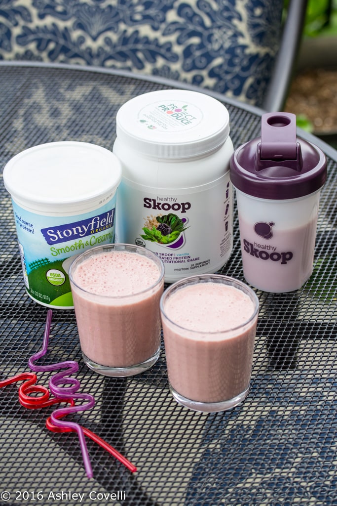 Strawberry-Banana Protein Smoothie: Fresh fruit, yogurt & vanilla protein powder come together in a deliciously refreshing drink! #StonyfieldBlogger