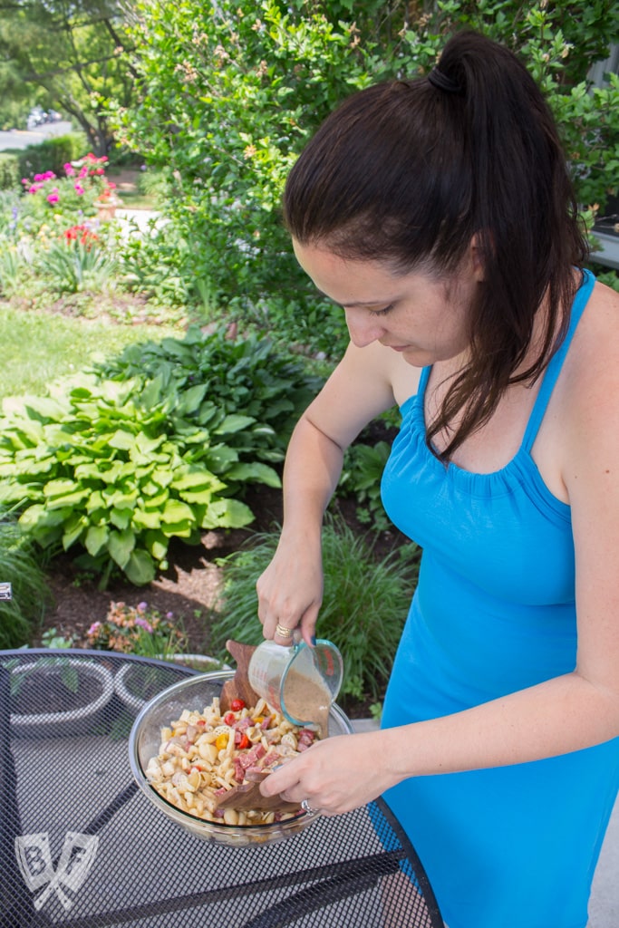 Antipasto Pasta Salad: Bring the fun of an antipasto spread to picnic season with this colorful spin on an Italian favorite + a giveaway from prAna! #StonyfieldBlogger