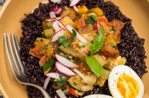 Black Rice Bounty Bowls: Make the most of farm fresh produce with these vibrant, veggie-packed bowls. #BigFlavorsFromTheFarm