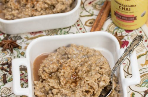 Ashwagandha Chai Porridge: Take your morning oats to the next level with a piping hot bowl of this super herb-infused breakfast porridge. Easy & ready in 25 minutes! #REBBLTribe #ad