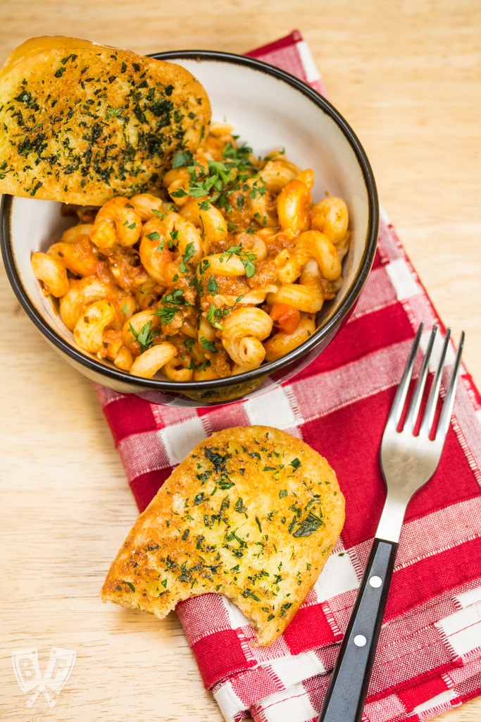 Skillet Garlic Parmesan Bread is a quick, easy, delicious side dish that pairs perfectly with pasta! A great way to jazz up frozen meals or leftovers. Skillet Garlic Parmesan Bread is a quick, easy, delicious side dish that pairs perfectly with pasta! A great way to jazz up frozen meals or leftovers. #goodfoodmadesimple #mambofoodie #ad