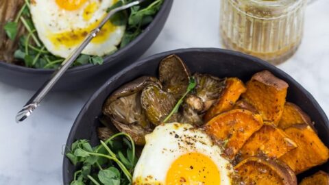Roasted Veggie Bowls with Lemon-Flaxseed Vinaigrette: A fried egg is the perfect topping for these nutrient rich vegetarian bowls. A simple vinaigrette brightens the dish up and packs a powerful Omega-3 punch! #eatcleanwithbarleans #ad