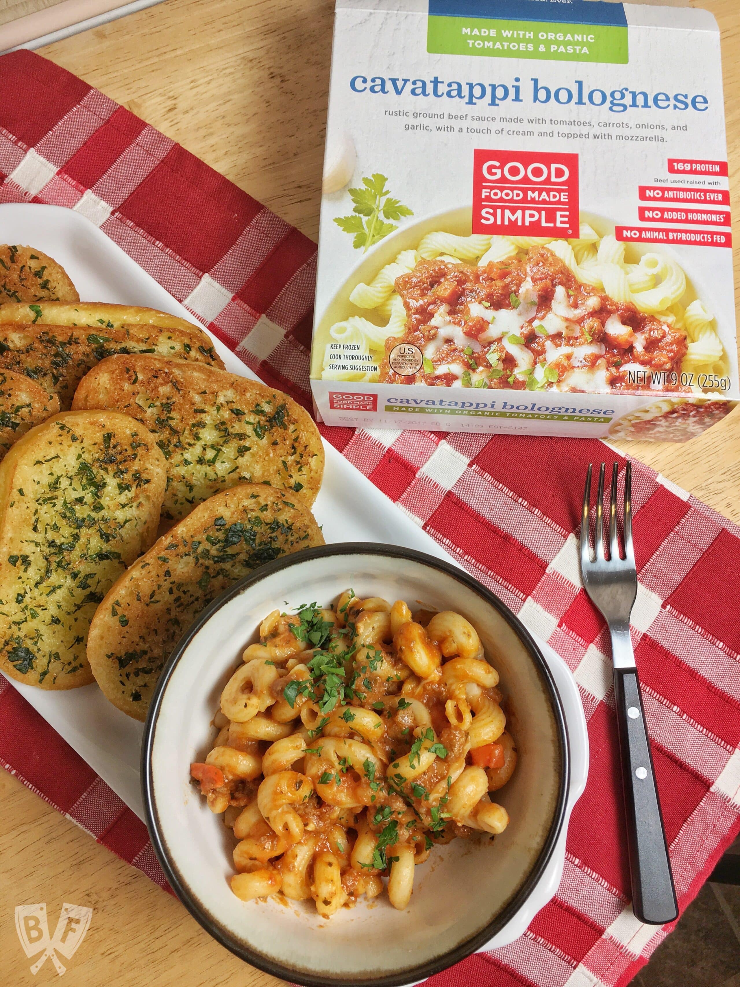 Skillet Garlic Parmesan Bread is a quick, easy, delicious side dish that pairs perfectly with pasta! A great way to jazz up frozen meals or leftovers. Skillet Garlic Parmesan Bread is a quick, easy, delicious side dish that pairs perfectly with pasta! A great way to jazz up frozen meals or leftovers. #goodfoodmadesimple #mambofoodie #ad