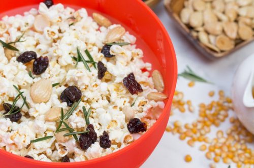 Marcona Almond + Dried Cherry Popcorn with Crispy Rosemary: Upgrade your date night with an upscale twist on classic movie theater popcorn. Make it right in the comfort of your own home with only 6 ingredients! #ad #popwithbarleans