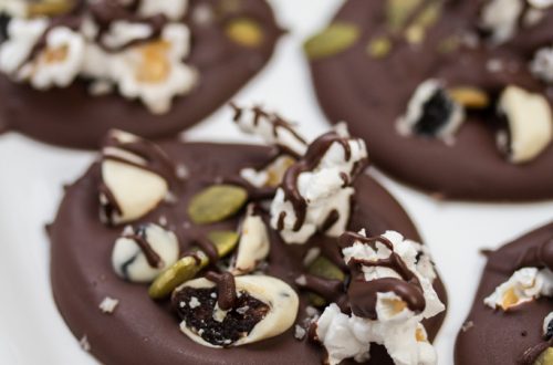 #ad Satisfy your sweet tooth with this 5 ingredient dark chocolate dessert. These Sweet + Salty Dark Chocolate Clusters are easy to make, no bake, & perfect for times when you're craving both sweet AND salty!