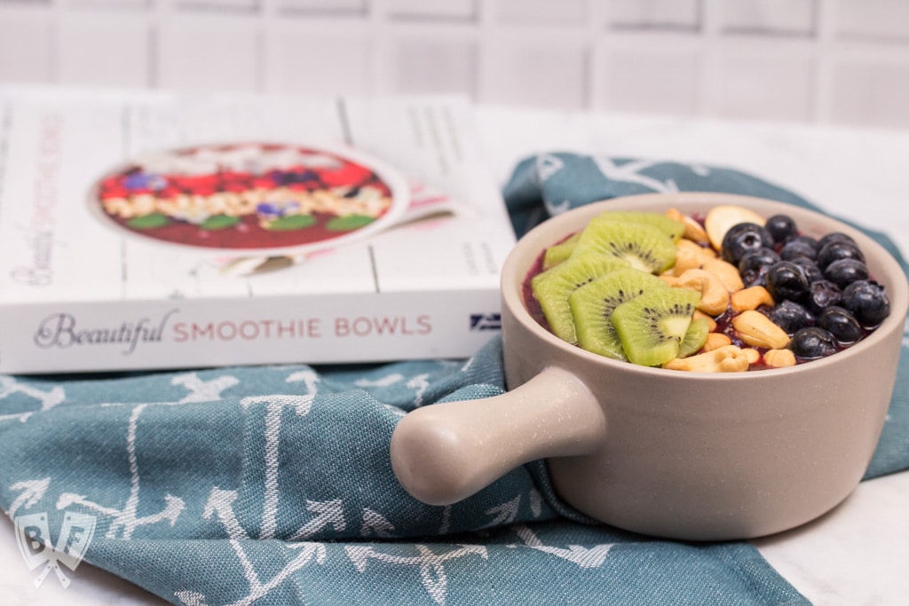 Surf Rider Smoothie Bowl: Green tea, raw cashews, kiwis and blueberries team up in this simple, delicious smoothie bowl. A vegan treat to start (or end!) any day of the week. Plus a review of Beautiful Smoothie Bowls by Carissa Bonham.