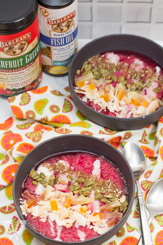 #ad This tropical smoothie bowl is loaded with antioxidants and Omega-3s and is ready in under 5 minutes! An easy, delicious way to wake up and eat your greens! #ChillWithBarleans