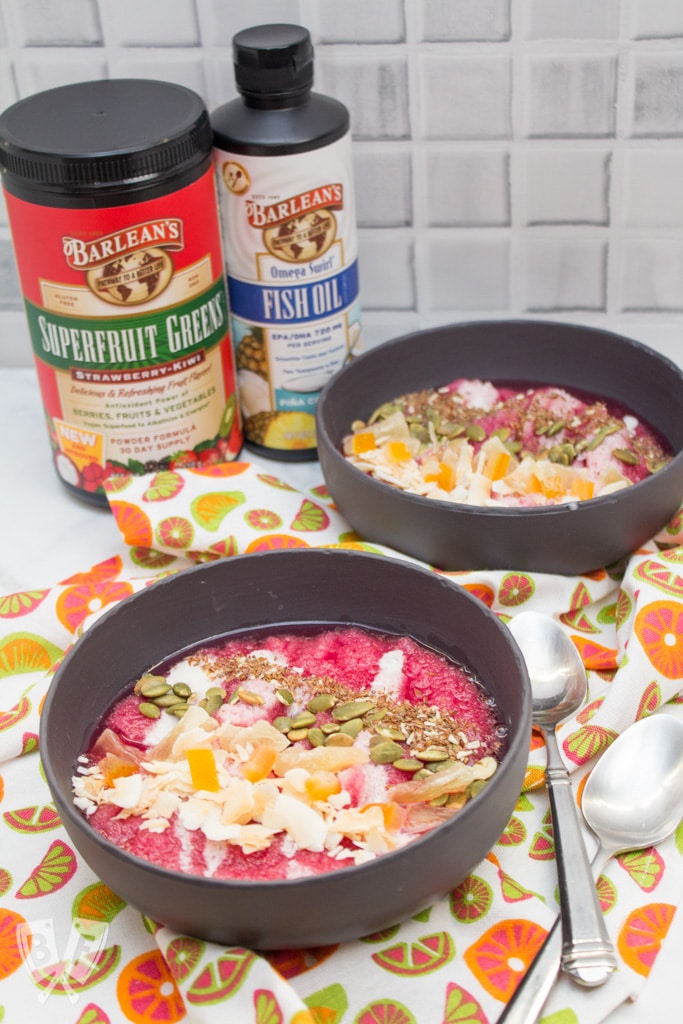 #ad This tropical smoothie bowl is loaded with antioxidants and Omega-3s and is ready in under 5 minutes! An easy, delicious way to wake up and eat your greens! #ChillWithBarleans