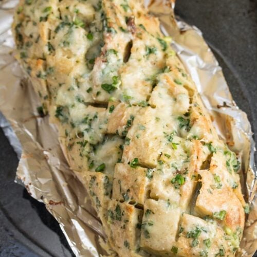 Roasted Garlic Gruyère Pull-Apart Bread