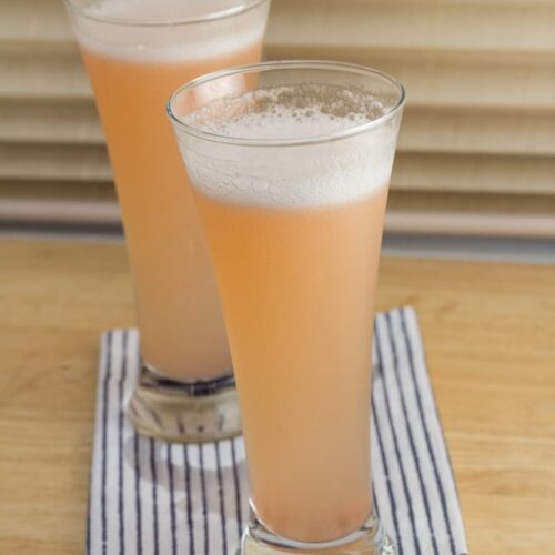 Fresh Peach Bellinis in 2 glasses.