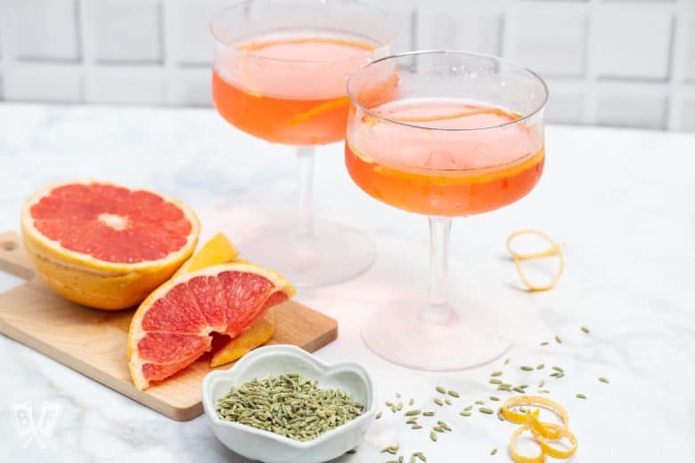 Cocktails with grapefruit and fennel