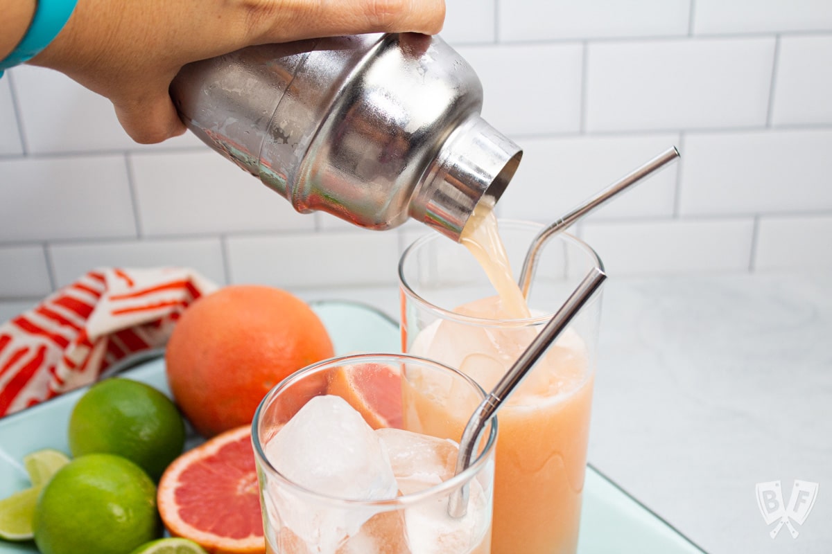 Pouring guava cocktails into glasses filled with ice.